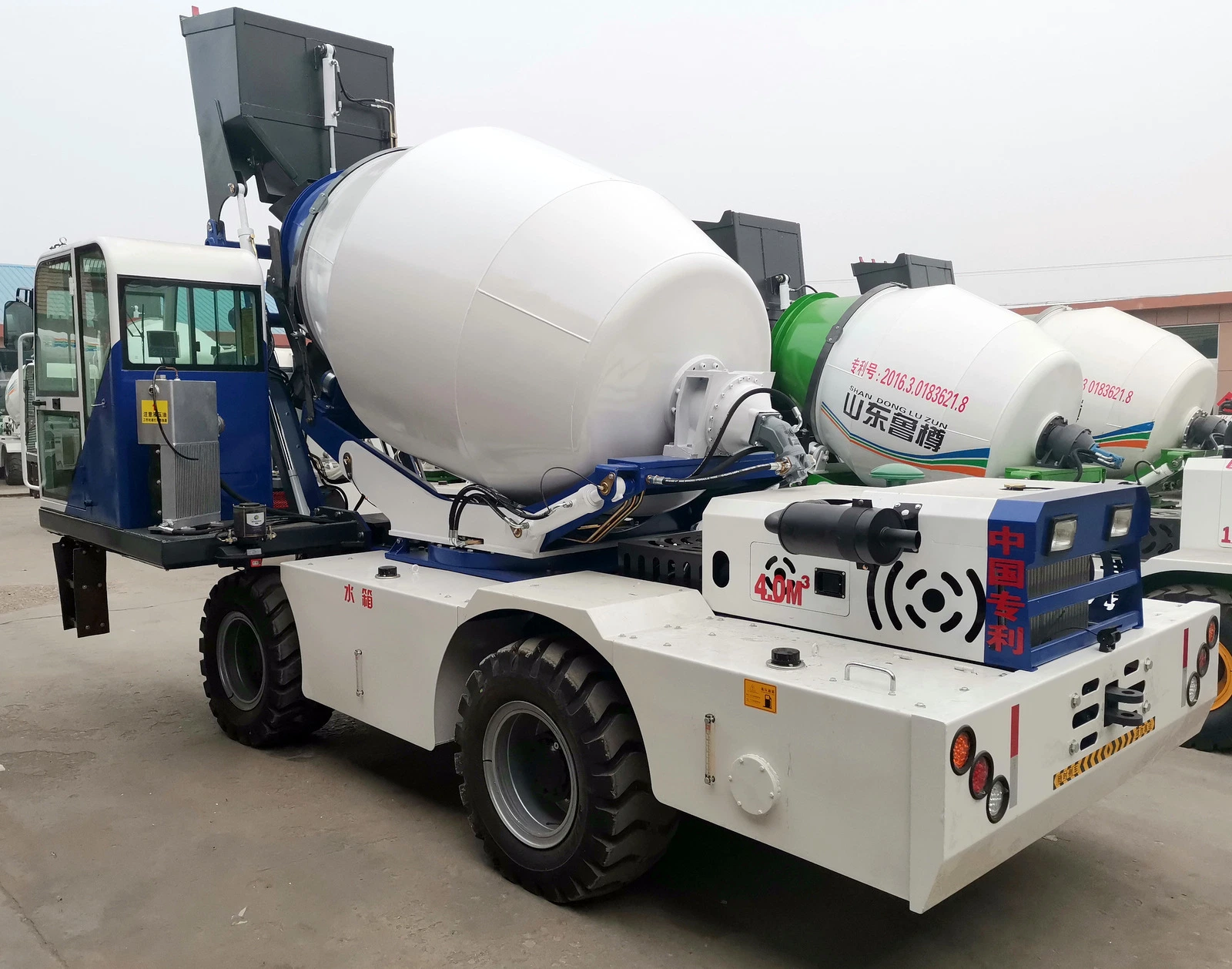 Hot Sales 4 M3 Self Loading Concrete Mixer Chinese Manufacturer