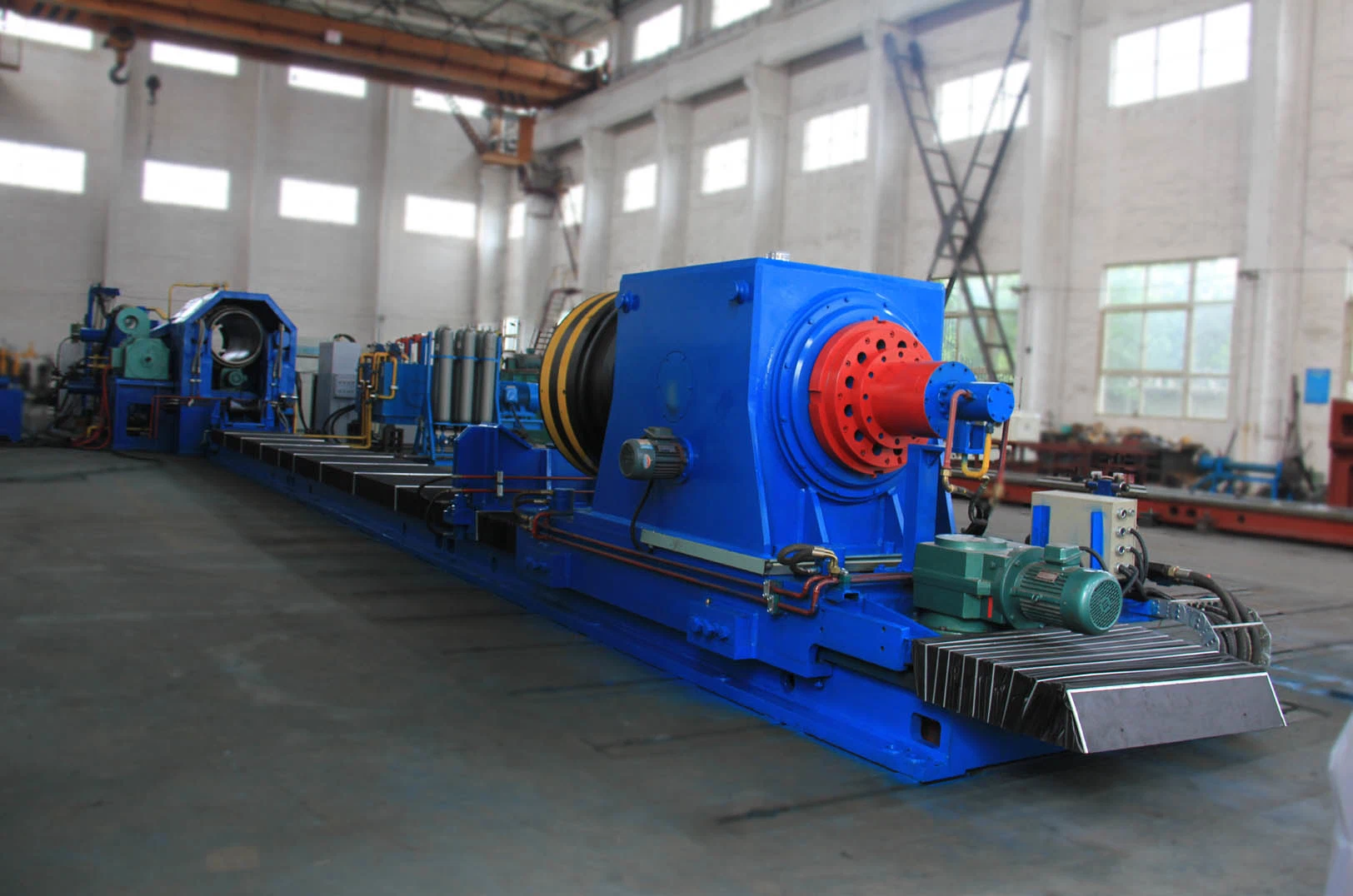 Fully Automatic CNG Gas Cylinder Template Type Bottom, Neck Hot Spinning Machine