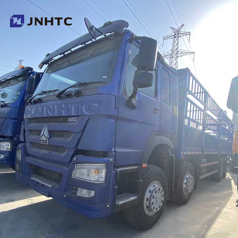 2023 with Good Price Sinotruk HOWO Van Truck China 4X2 6X4 8X4 New Container Cargo Truck for Sale