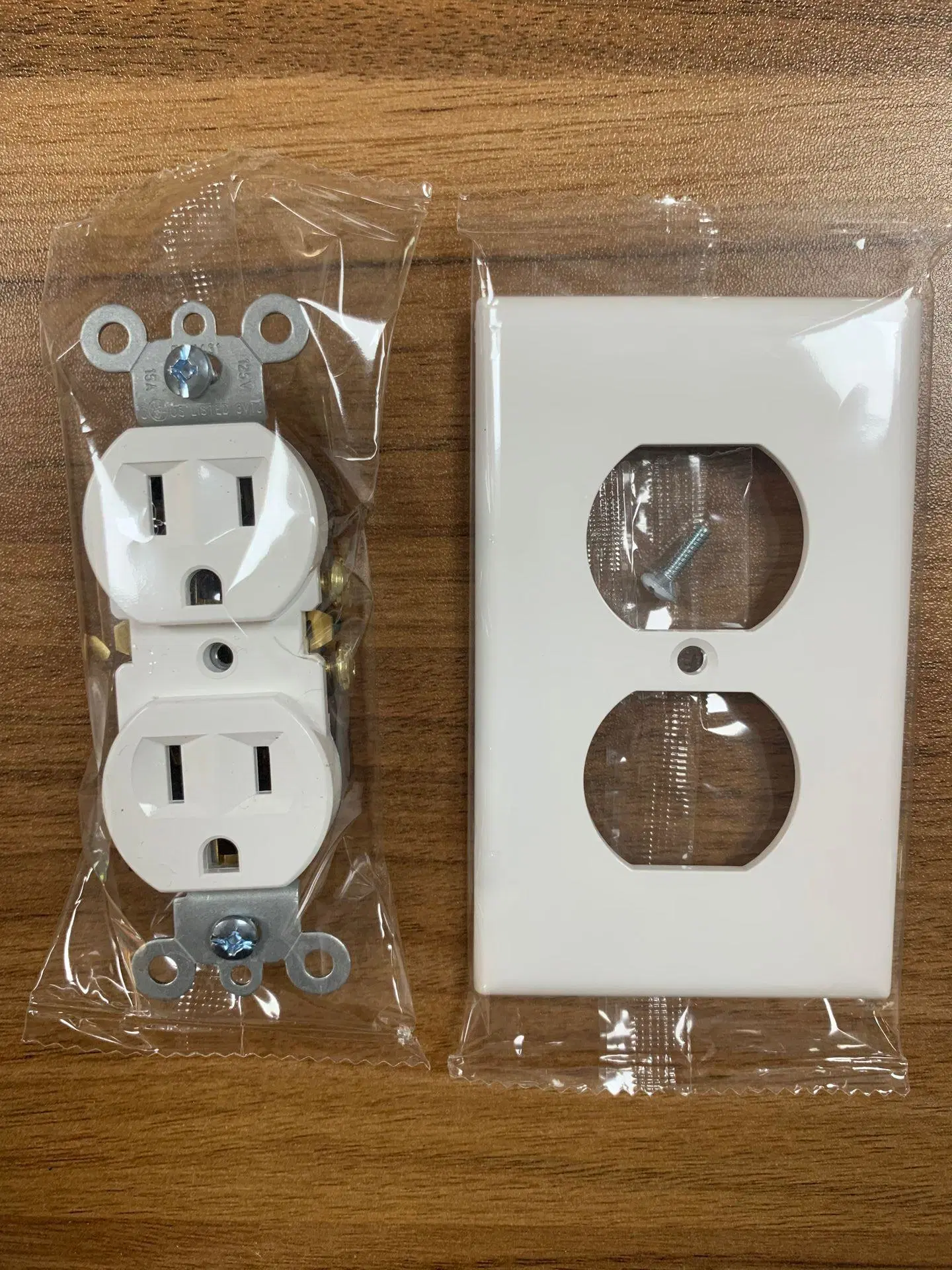 Outlet 15A, 125V, American AC Power Socket Duplex Electrical Outlet Tr/Tamper Resistant Duplex Receptacle, UL Listed