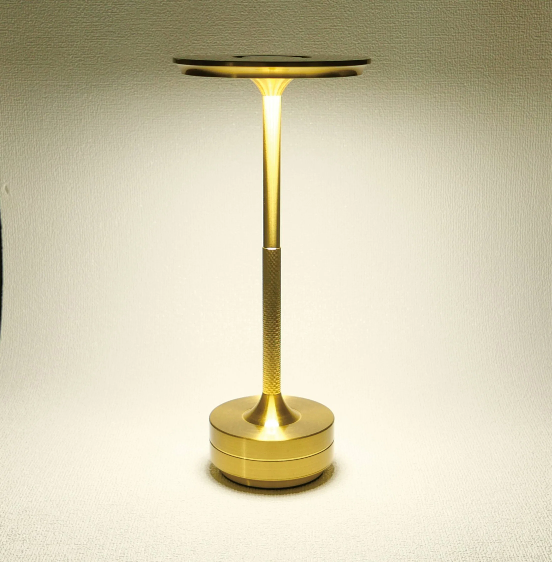 Hisoon Modern Gold Color Livingroom Dining Table Light Home Deco Table Lamp