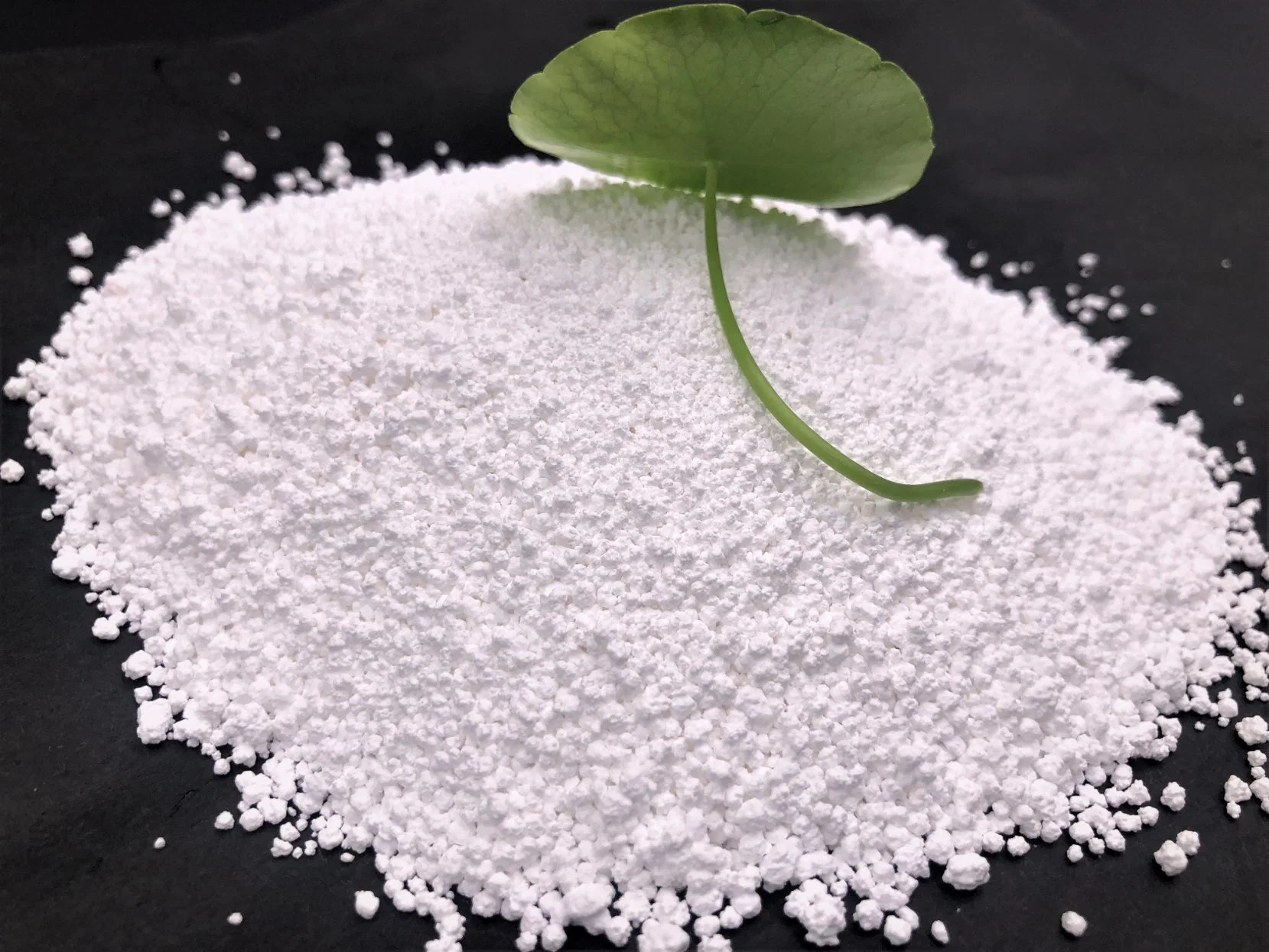 Factory Price 94% Anhydrous Calcium Chloride Spike Ball