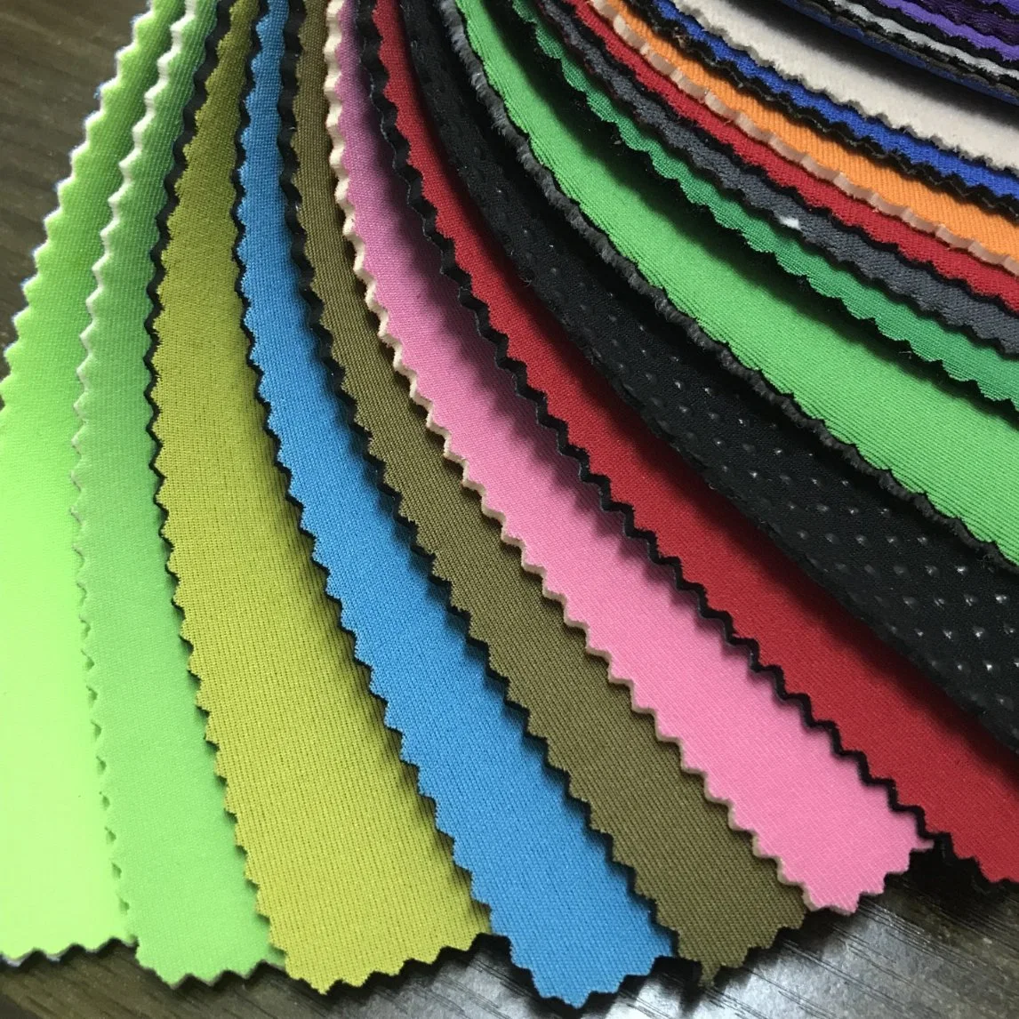 Custom Color Perforated Punch Embossed Waterproof Shockproof Neoprene Sheet Different Thickness Sponge Rubbe1mm-20mm Wholesale/Supplier Elastic Fabric Neoprene