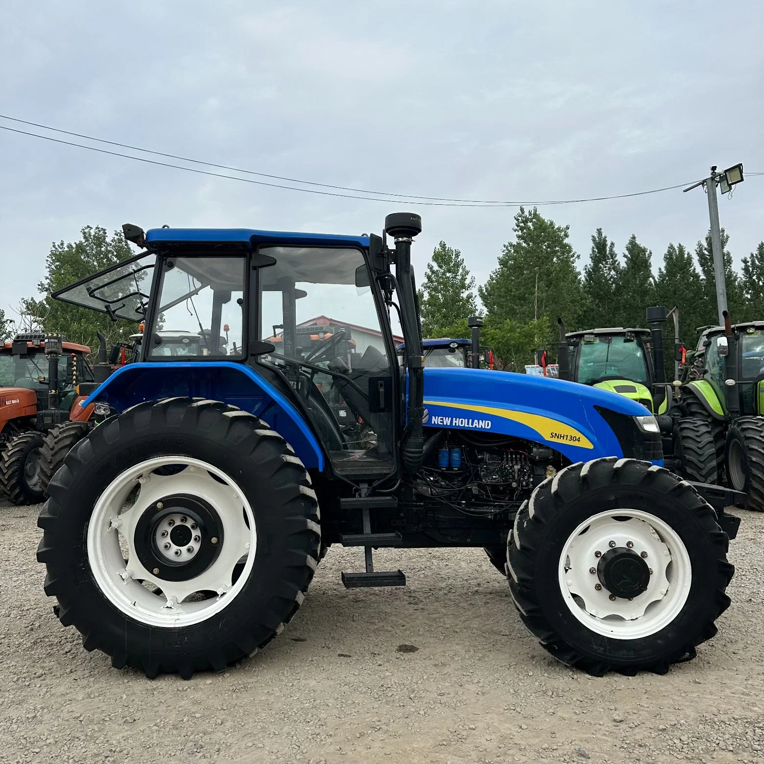 Best Quality Used Tractor New Holland Snh1304 130HP 4WD Farm Tractor Farm Machinery Agricultural Machinery for Sale