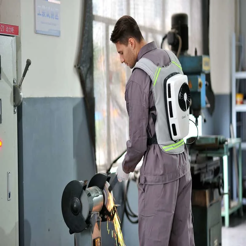 New Evaporative Cooling Vest with Air Conditioner Components for Workers