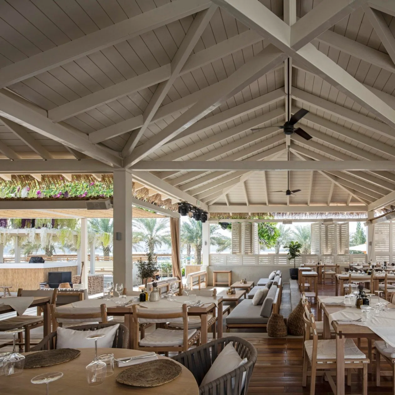 Restaurante de estilo de diseño de la naturaleza de ratán sillón de madera y muebles de la tabla de madera maciza