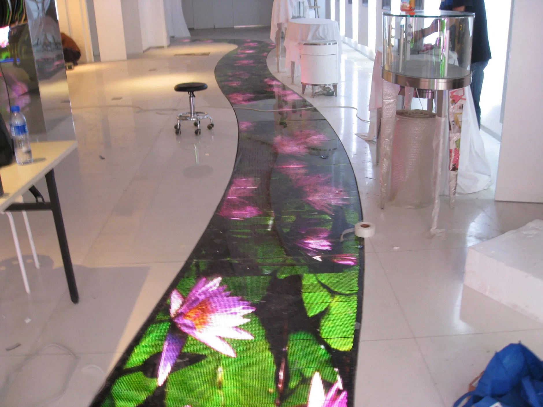 LED Tempered Glass Video Wall Display Interactive The Most Popular Fashionable Walkway