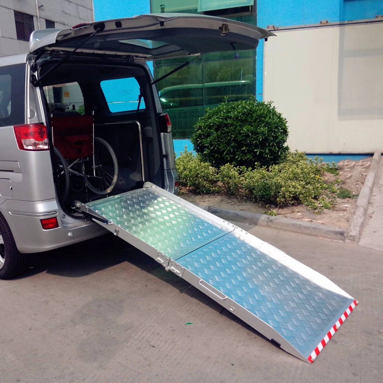 Car Fixed Wheelchair Ramp with 350kg Loading Capacity