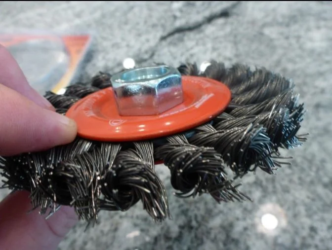 Brosse pour meuleuse d'angle, fil d'acier et métaux en alliage