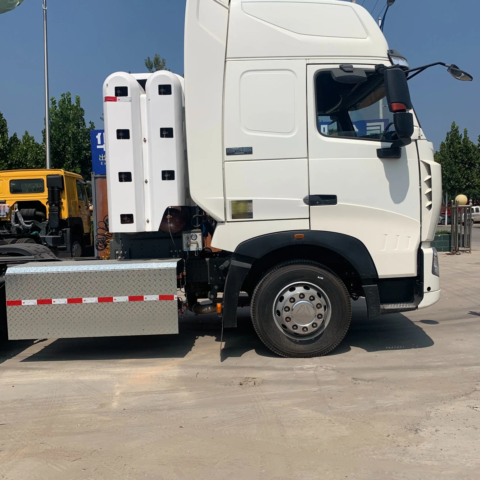 Heavy Duty CNG LNG 6 * 4 gebrauchte Traktor Truck 430HP HOWO Traktor LKW zu verkaufen in Senegal