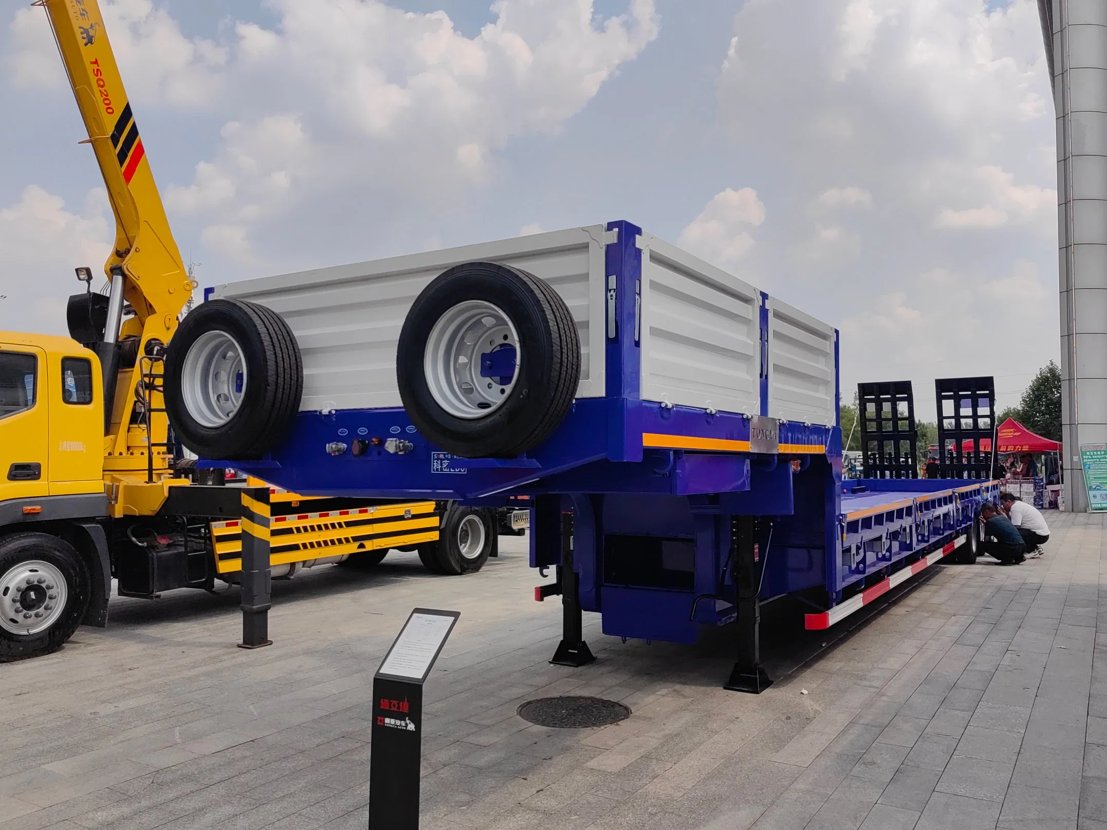 Provide Russian Ottc Certification Heavy Duty Loader Low Boy Lowbed Deck Flatbed Wood Floor Foldable Gooseneck Detachable Hydraulic Ramps Semi Truck Trailers