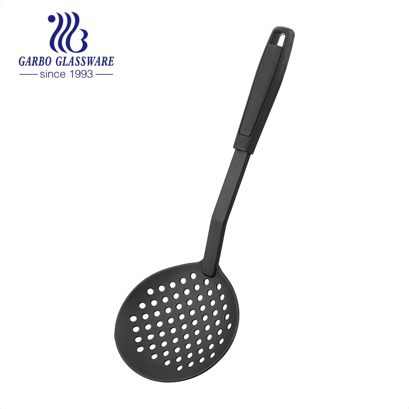 A fábrica de Nylon Barato Grau Alimentício Utensã lios de cozinha Conjunto de utensílios de uso de ferramentas de cozimento Kwnl005-4