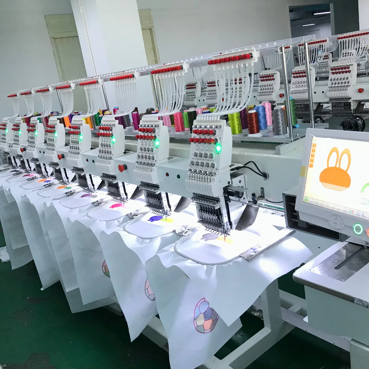 Mittlere und große industrielle Mulity Heads 10 Köpfe Stickerei Maschine Hergestellt in China