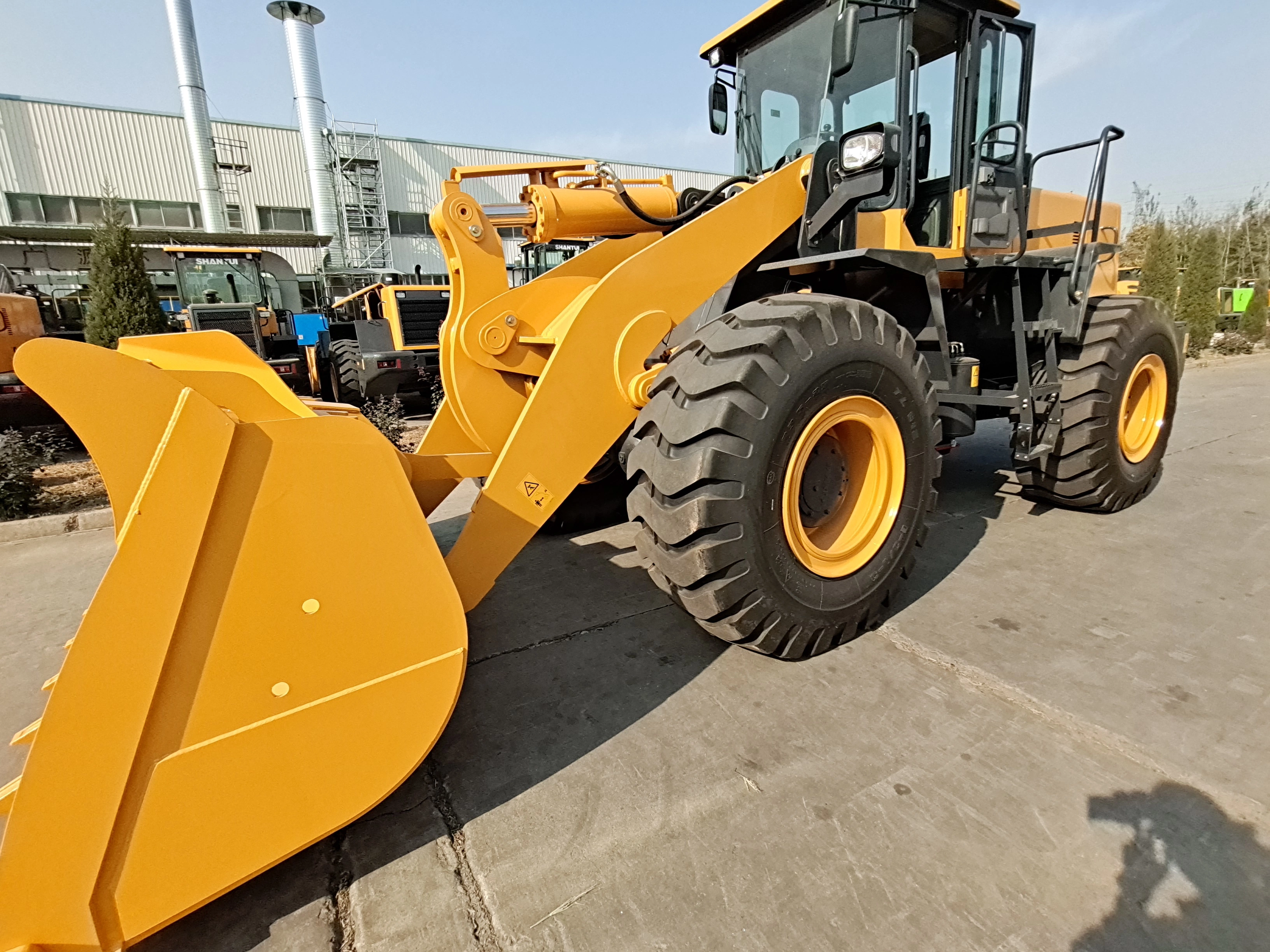 Farm Machinery Tractors Have Front-End Loaders Using Hydraulic Pump System in The Hot Market