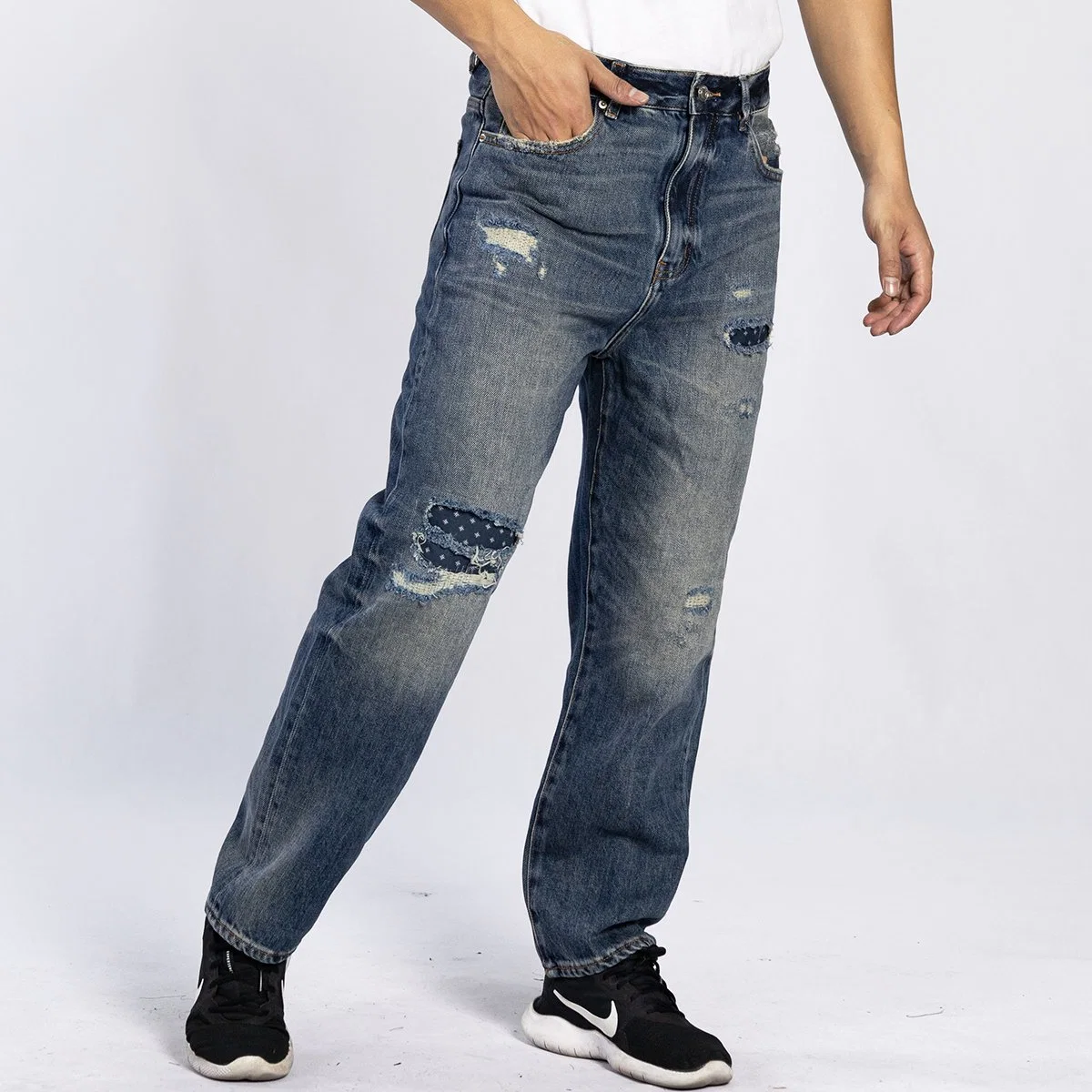 Estilo europeo personalizado Azul claro lavado High Street Patch rasgado Jeans denim para hombre