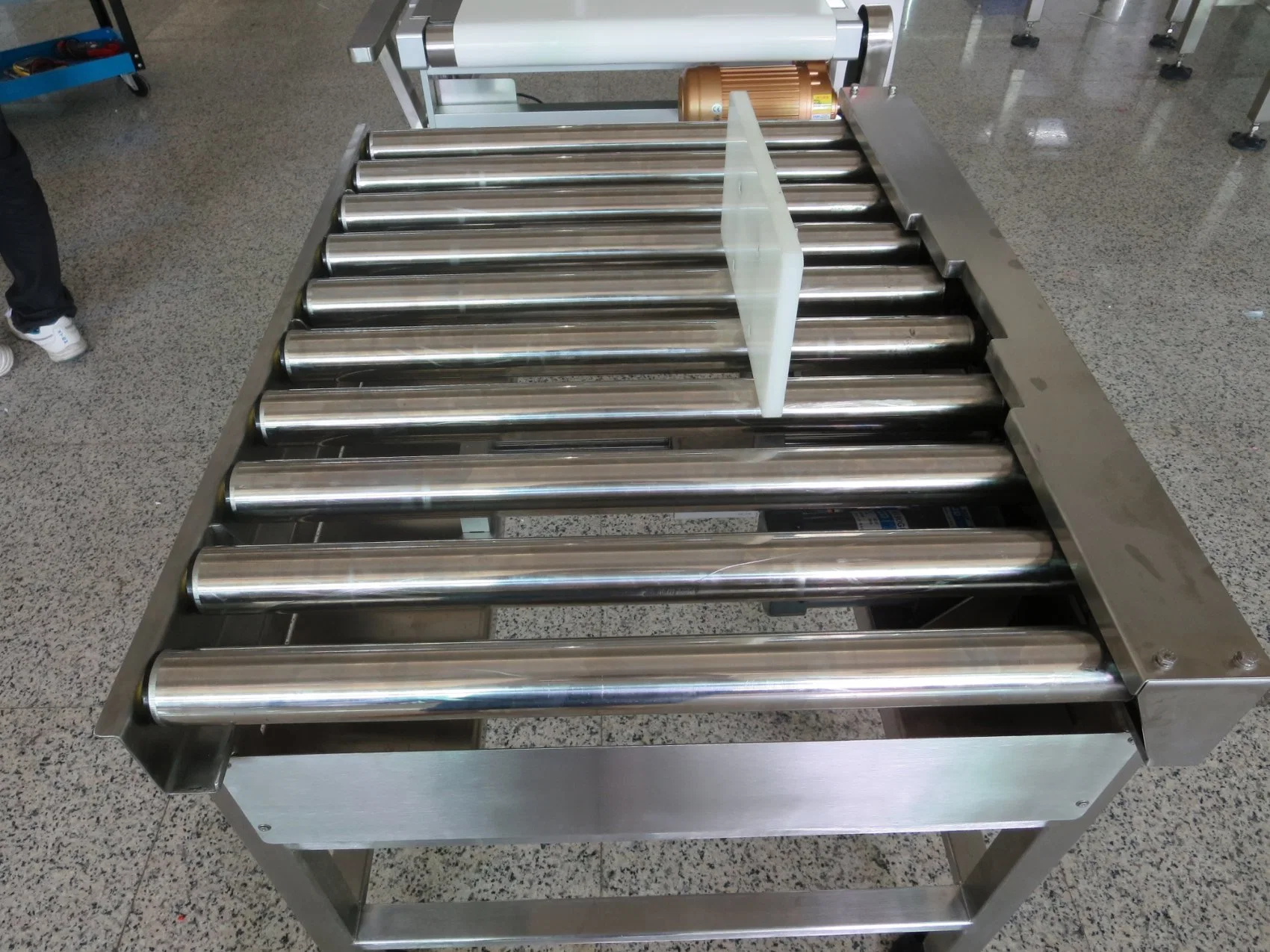 Escalas de transportador de pesaje de funcionamiento automático y el equipo Checkweigher