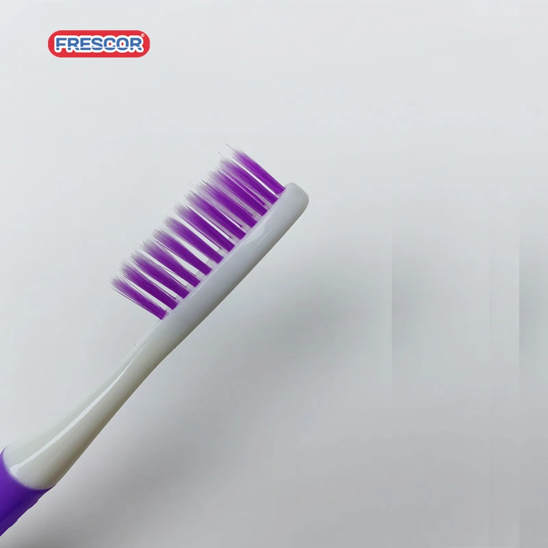 Brosse à dents pour adulte à col flexible et poignée antidérapante