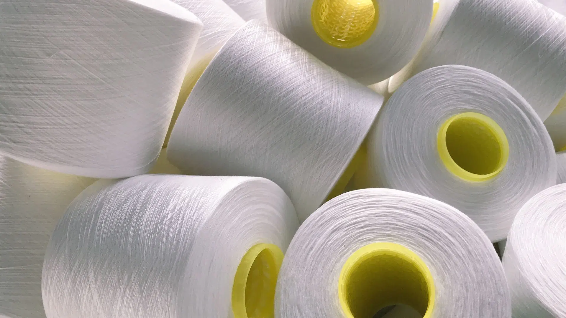 Competitive Price High Quality Raw White 100% Polyester Spun Yarn Polyester Sewing Thread