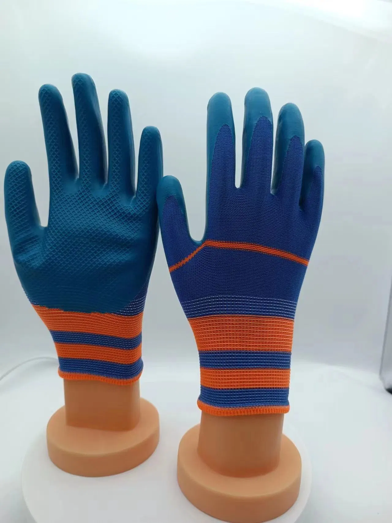 Gants de travail en latex à haute élasticité et à motifs en relief de sécurité.