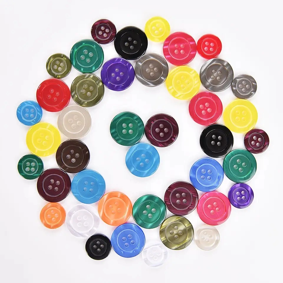 Custom color caramelo de lujo de 4 agujeros de teñido de resina de la Ronda de coser láser el botón de prenda de vestir