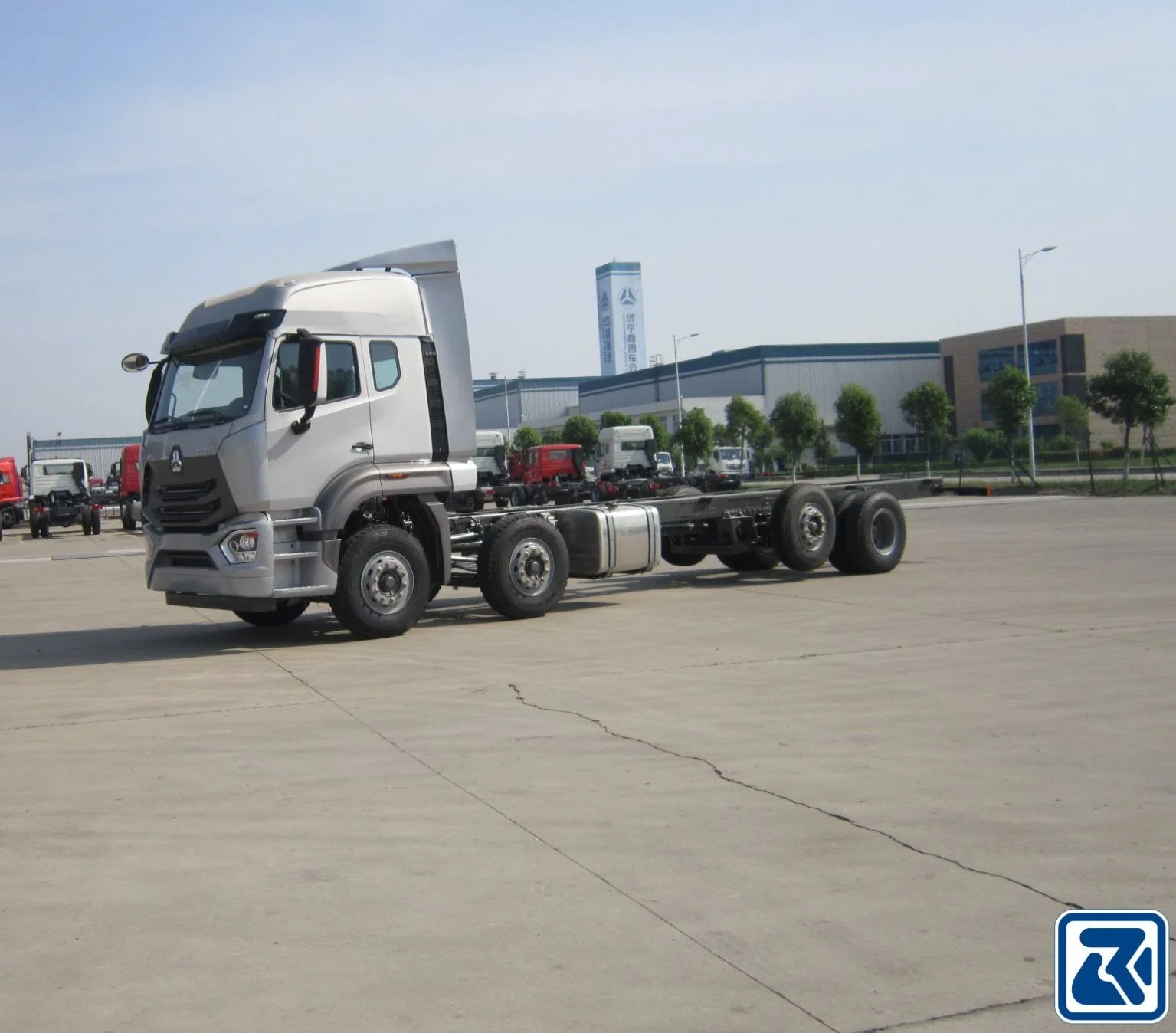 Sinotruck HOWO E7 N7 8X2 371HP HP 460 chasis de camión pesado de carga/VAN/Rack-Body/Camión Tanzania