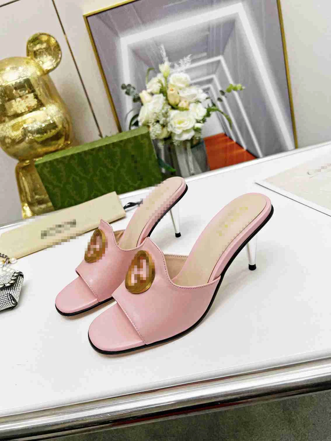 Secondhand Ladies Popular Sandals High Heels Women&prime; S Sandals Used Shoes