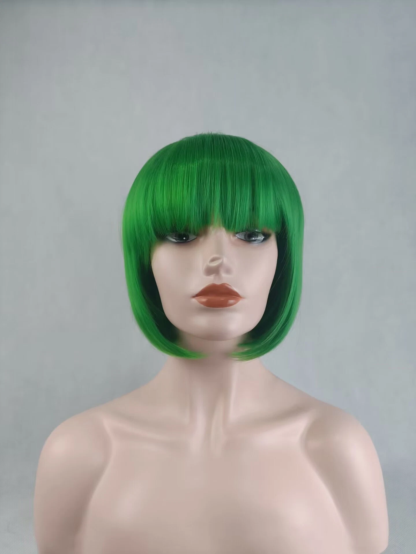 Español Hot vender verde claro pelo grueso recta peluca corta peluca Cosplay Bob con Bang