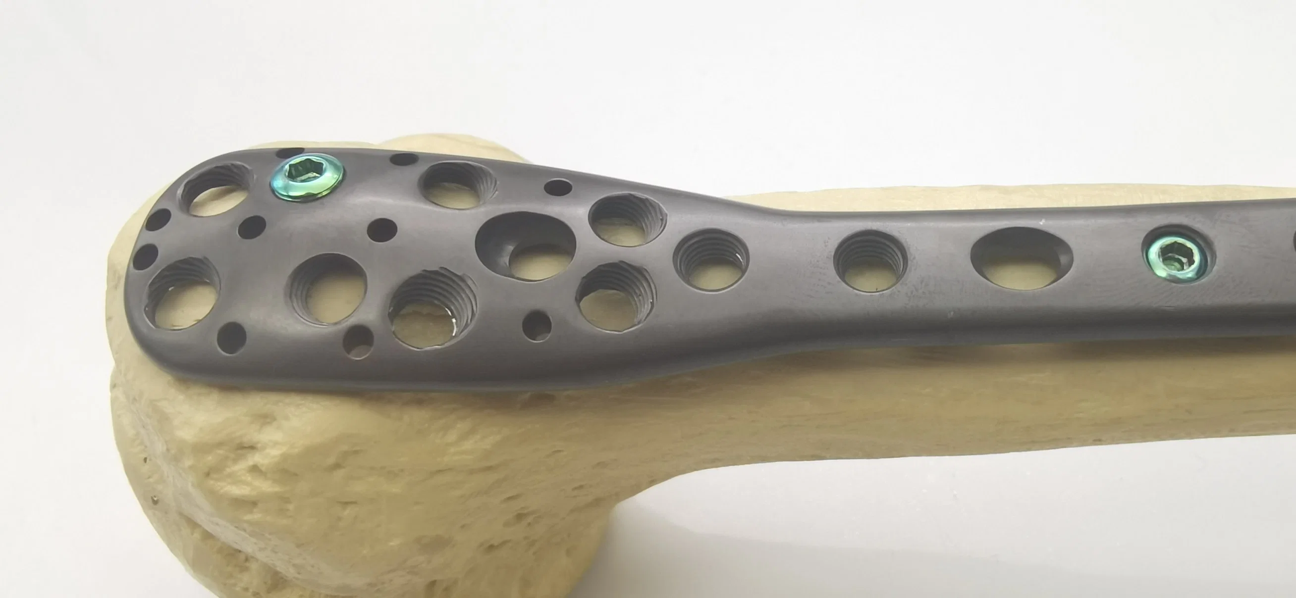 Implants orthopédiques en titane pur avec une bonne qualité de l'huméral proximal Plaque de compression à verrouillage condylar-II avec certificat CE