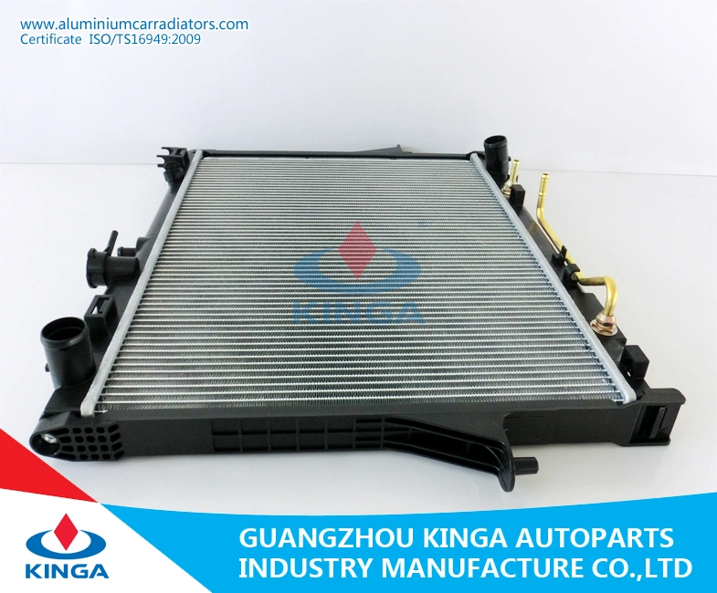 Wavy Fin Car Radiator for Pickup Dmax 2006- ISO 9001 / Ts 16949 Approved