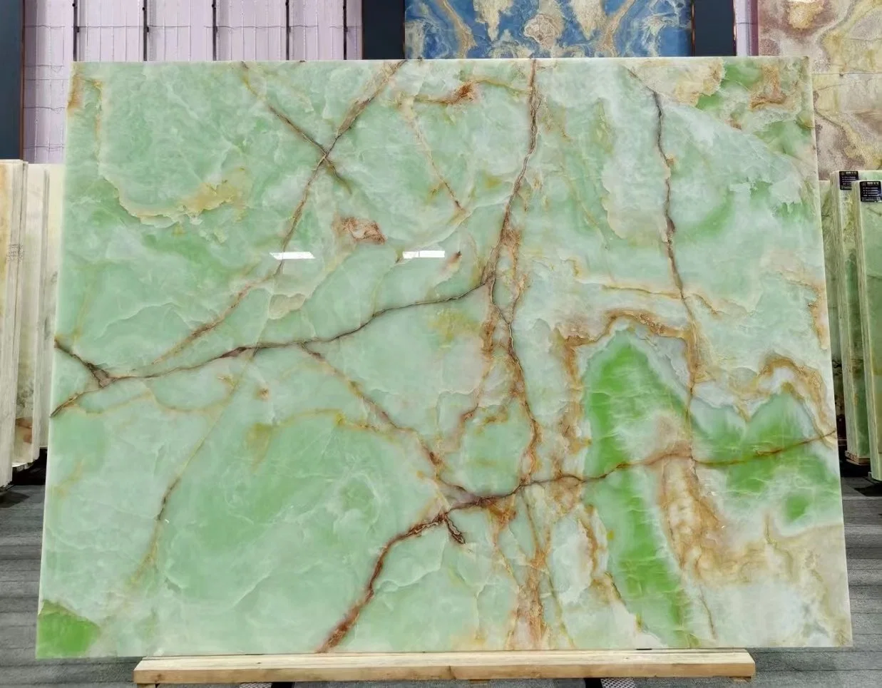 Factory Natural Green Onyx Stone with Translucent Tile/Slab for Home Decr/Hotel/Villa