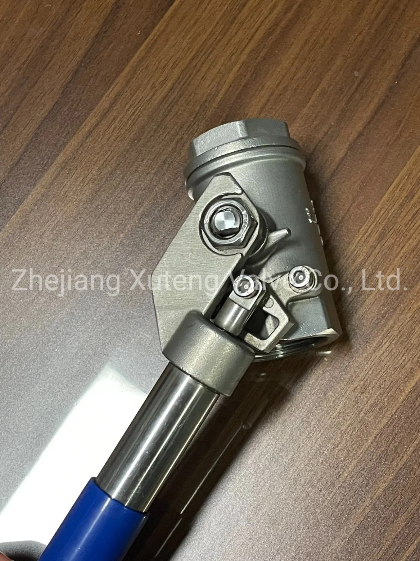 Xtv Coc / ISO/CE Full Bore 1500wog BSPT Spring Return Handle 2PC Ball Valve