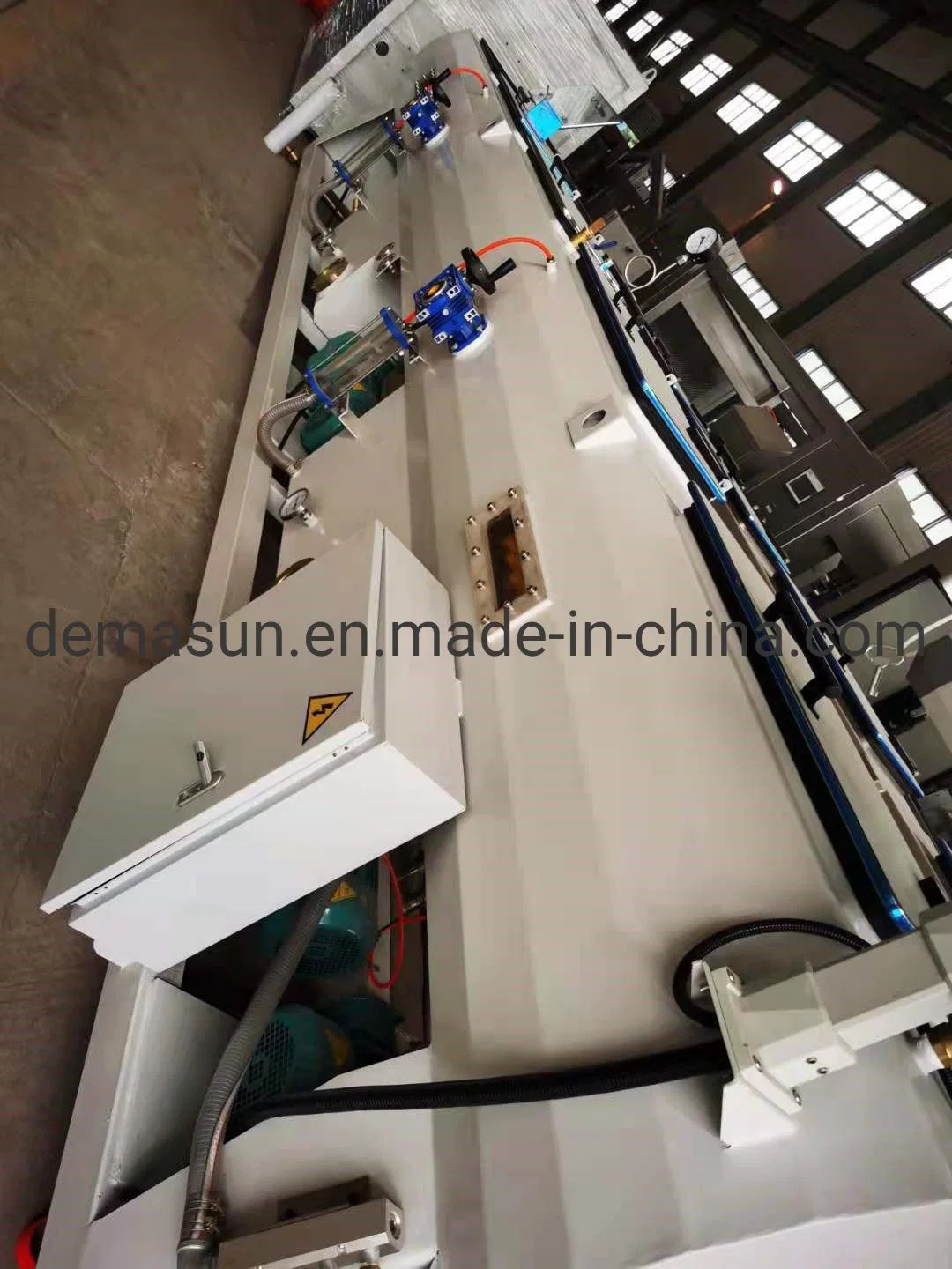 Ligne de production de tuyau de drainage tuyau en PVC machine d'extrusion Etalonnage sous vide Étalonnage de la conduite de réservoir extrusion de plastique conduite de réservoir réservoir refroidissement du réservoir