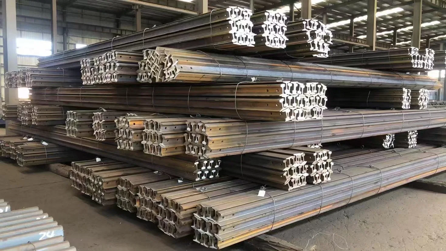 Railing Prices Rails Track 55q Q235 R50 R65 Light Heavy Rails Train Hot Rolling Used Guard Railroad W-Beam Steel Guide Rail