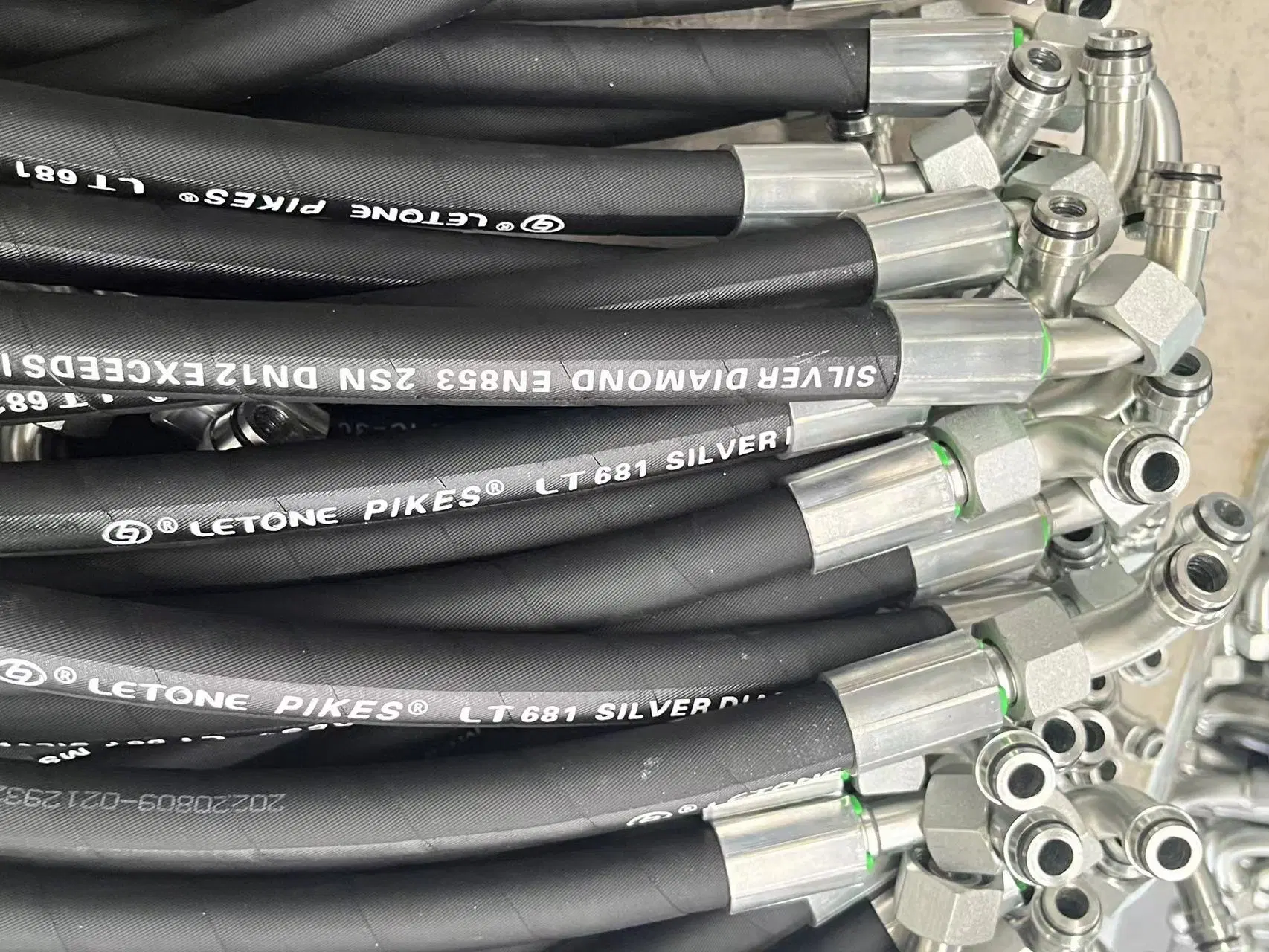 En857 Sc Black Hydraulic Rubber Hose Hydraulic Hose Fittings Wholesale/Supplier 1/2 Inch Hydraulic Hose 10000 Psi Hydraulic Hose Industrial Hose & Hydraulics