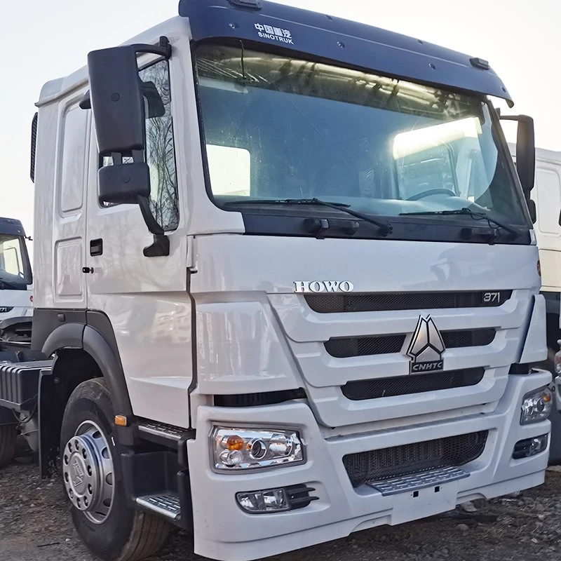 Véhicule principal à service intensif sino Sinotruk HOWO à bas prix Tracteurs camions tête 6X4 tracteur camion à vendre