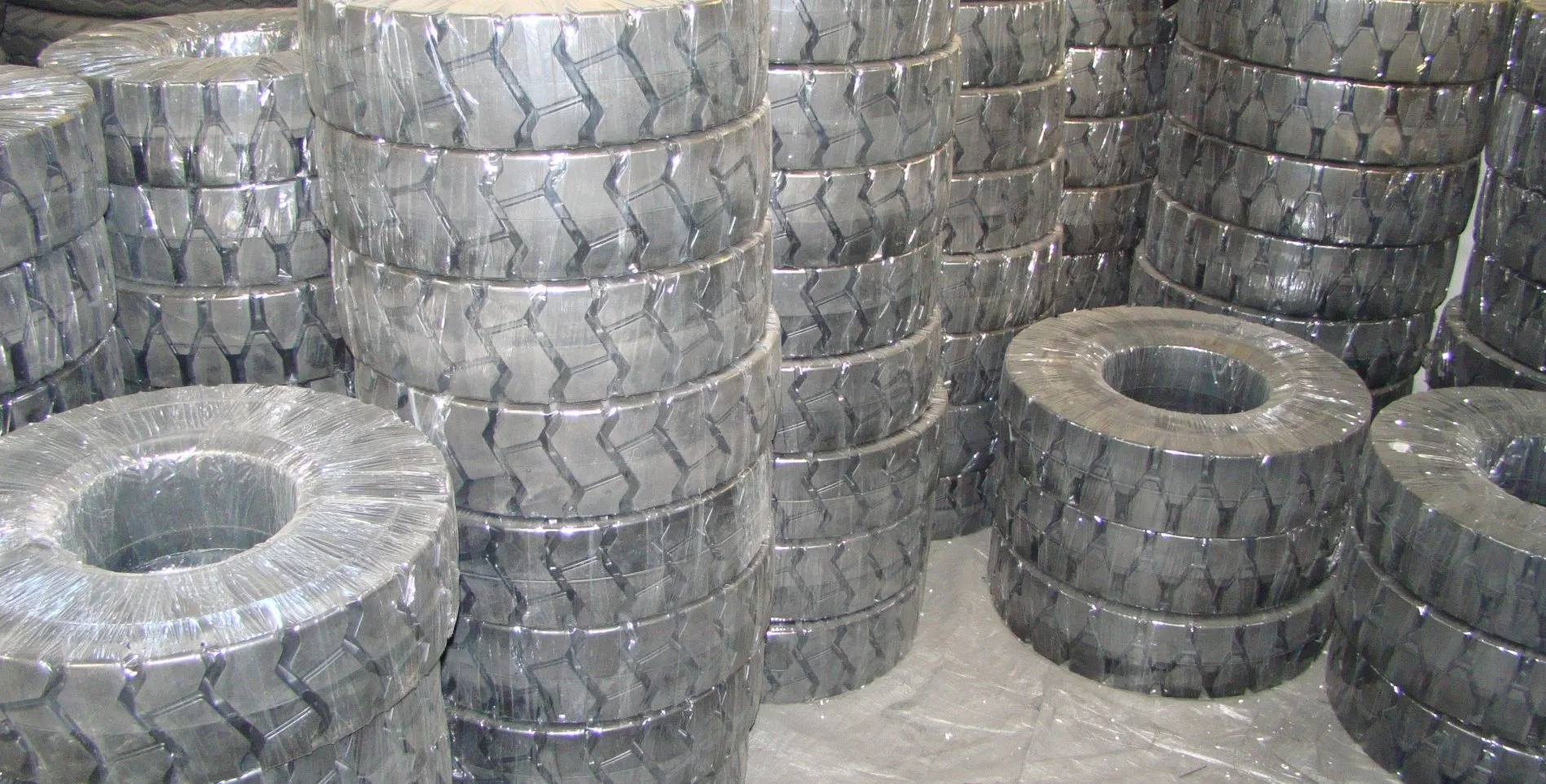 Good Qualtity Solid Forklift Tyre with 300-15