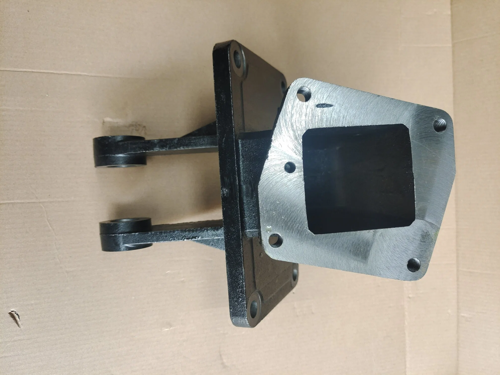 Sinotruk Weichai Spare Parts Shacman Heavy Truck Gearbox Chassis Parts Factory Price Clutch Separating Fork Bracket Js180-1601024