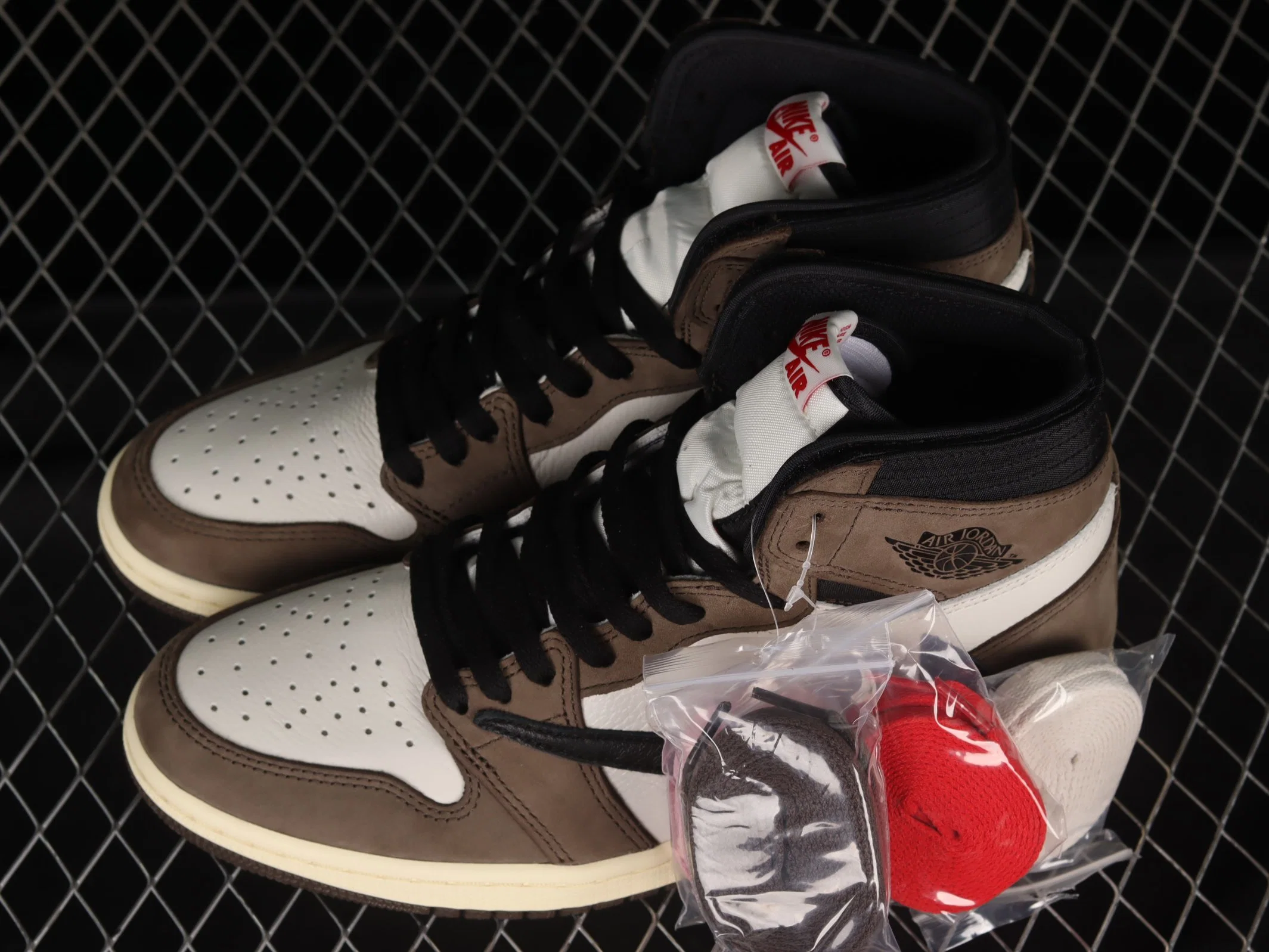 Travis Scott X Air Jordan 1 High Og Nike Chaussures de basketball mixtes.