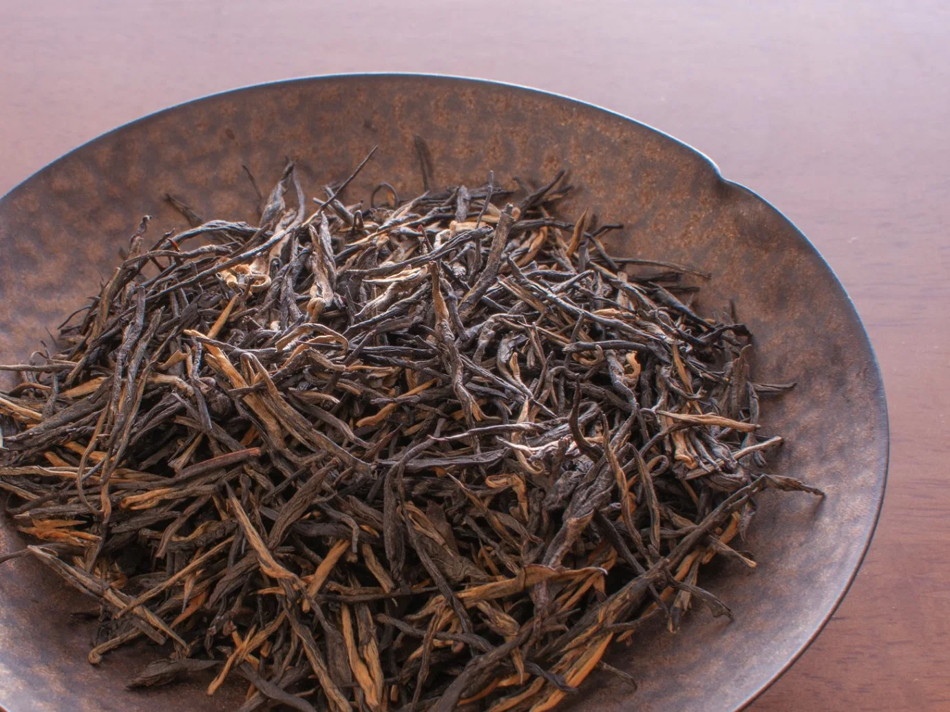 Thé noir Thé d'arbre ancien Thé noir Aiguille de pin rouge du Yunnan