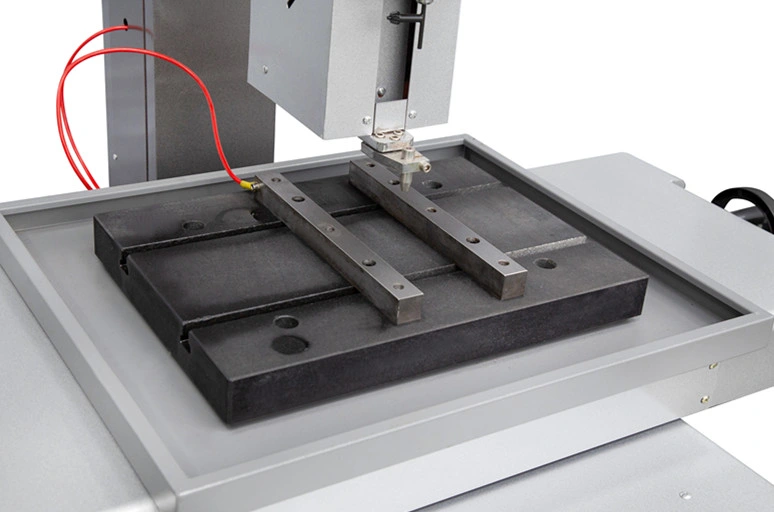 Máquina de perforación de agujeros pequeños CNC de precisión dB703