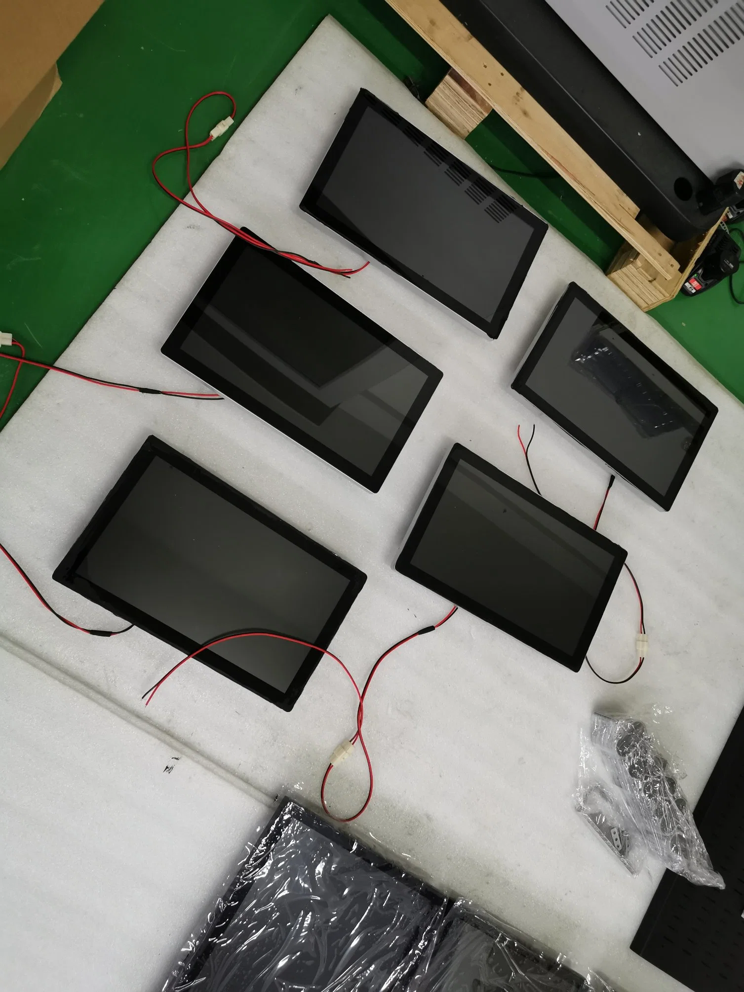 24 Inch Fixed Bus/Car LCD Monitor