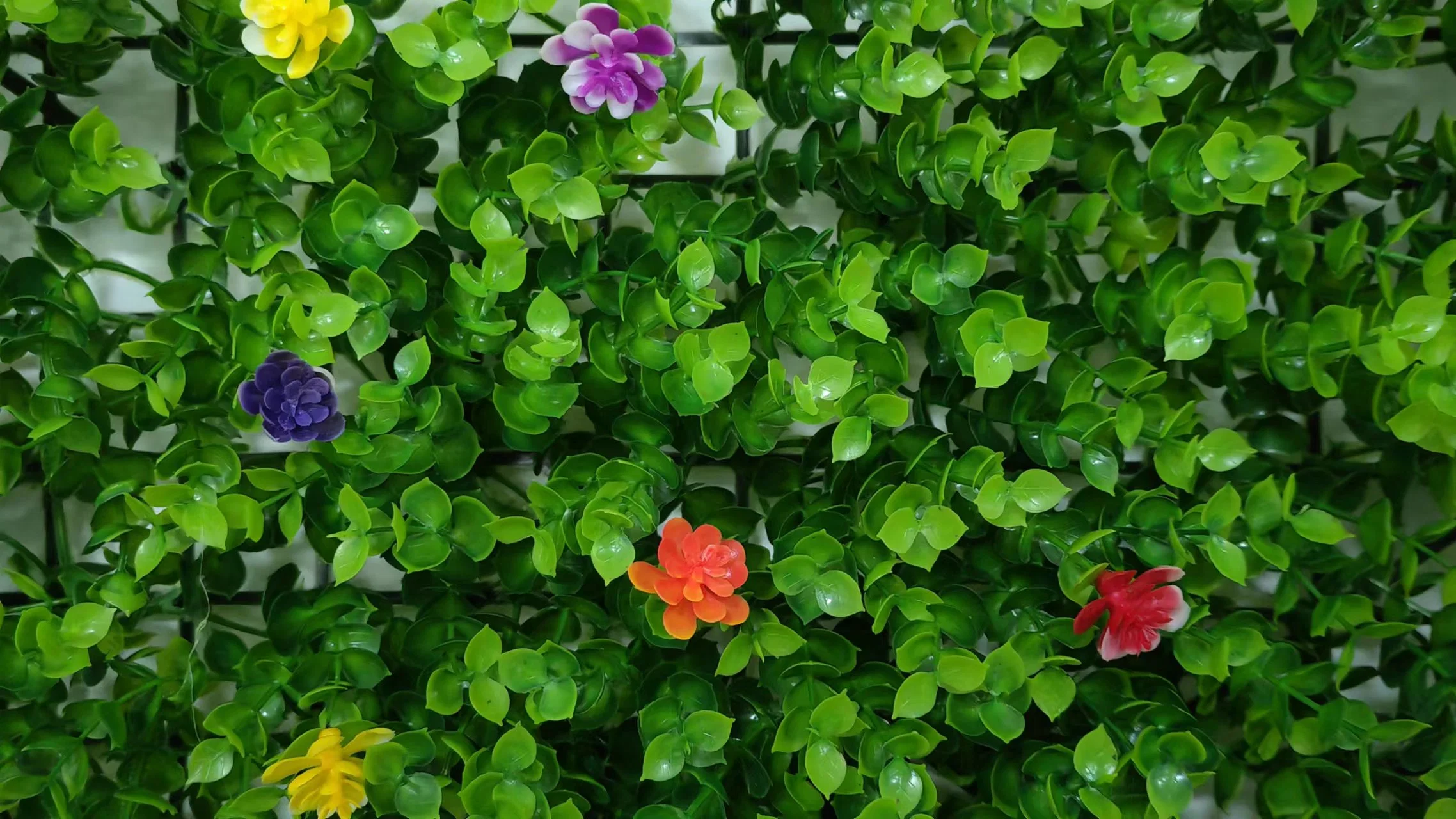 Plantas y Flores artificiales PE 3D de la hierba verde cerca del panel de la Plantación de falsa pared Pared Seto artificial de privacidad