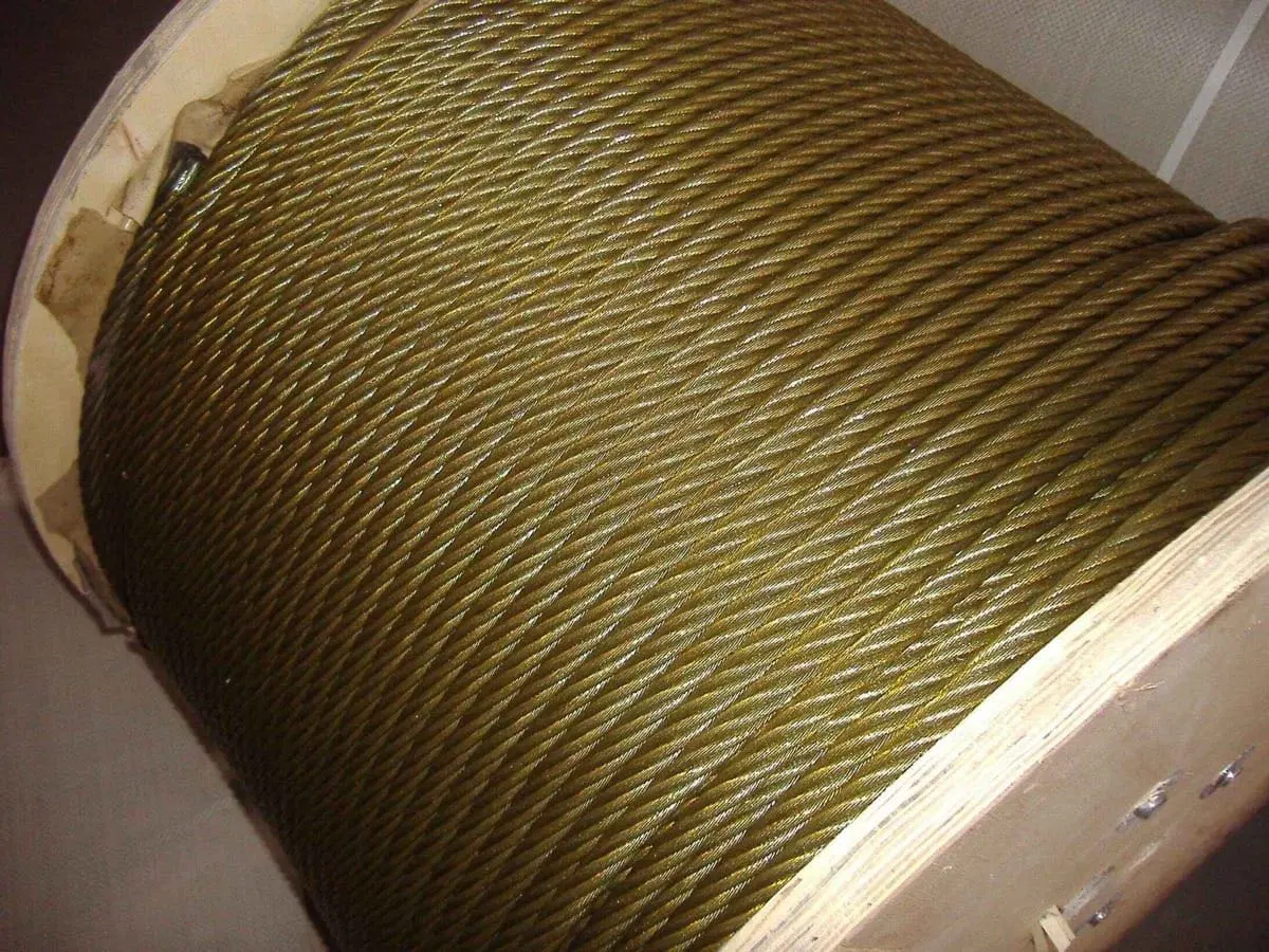 Câble en acier non galvanisé 8X19+FC non revêtu de fil 8*19+Iwrc huile jaune.