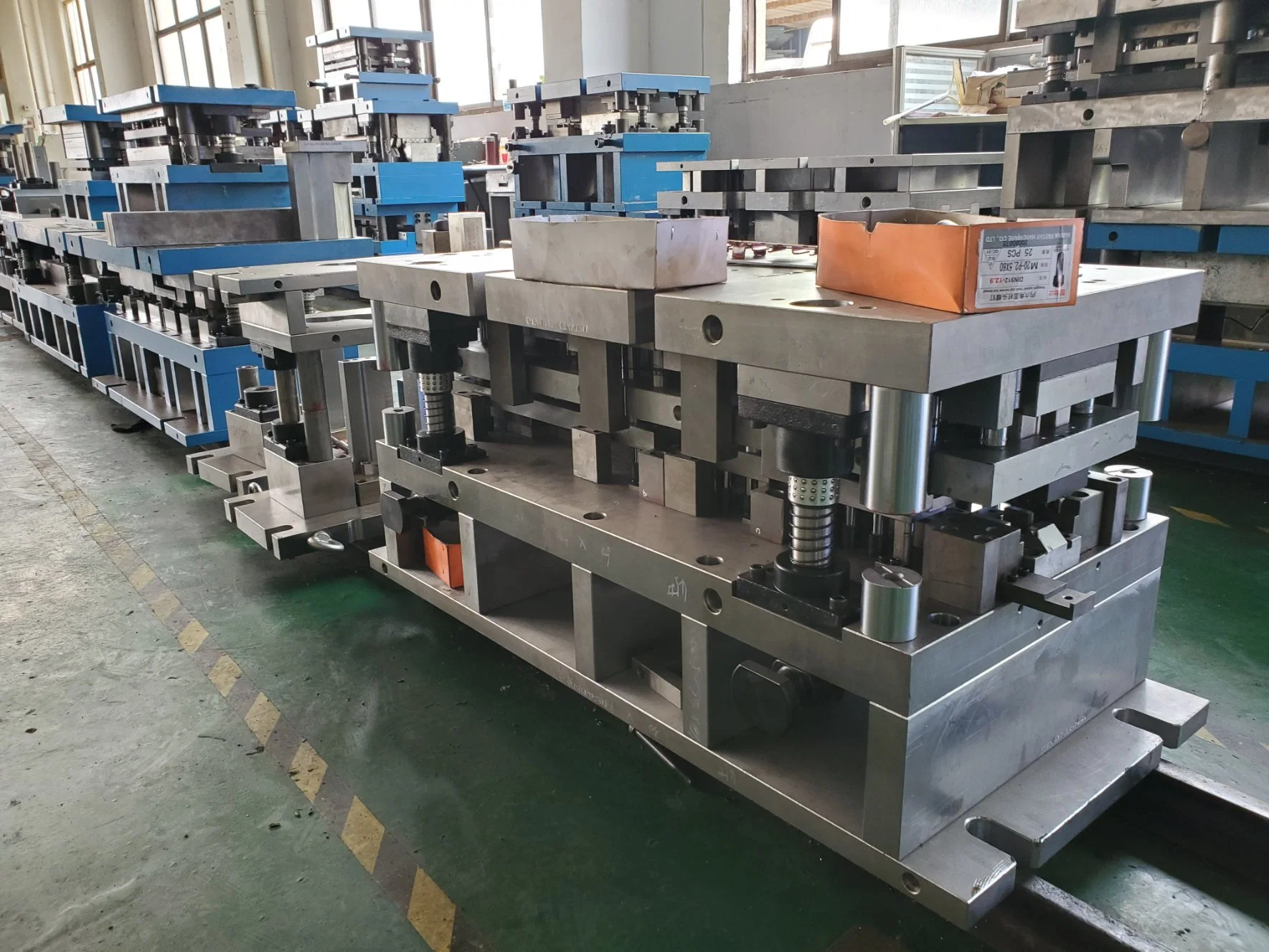 10mm Panel Stamping Mold with Production Line Press Machine and Feeder Machine
