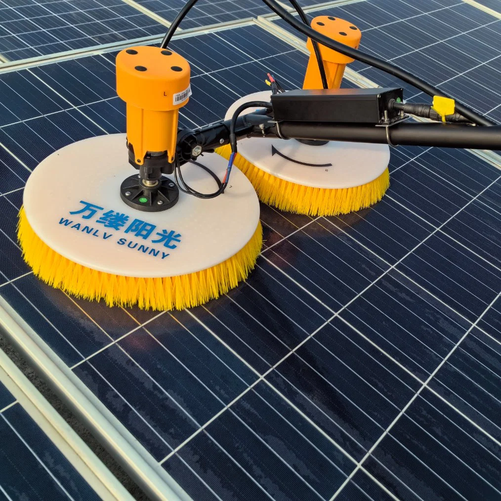 Equipement de nettoyage de panneau solaire à tige télescopique en alliage d'aluminium de 5.5 M. Brosse de nettoyage pour panneau solaire rotatif à pôle alimenté en eau Lithium Power