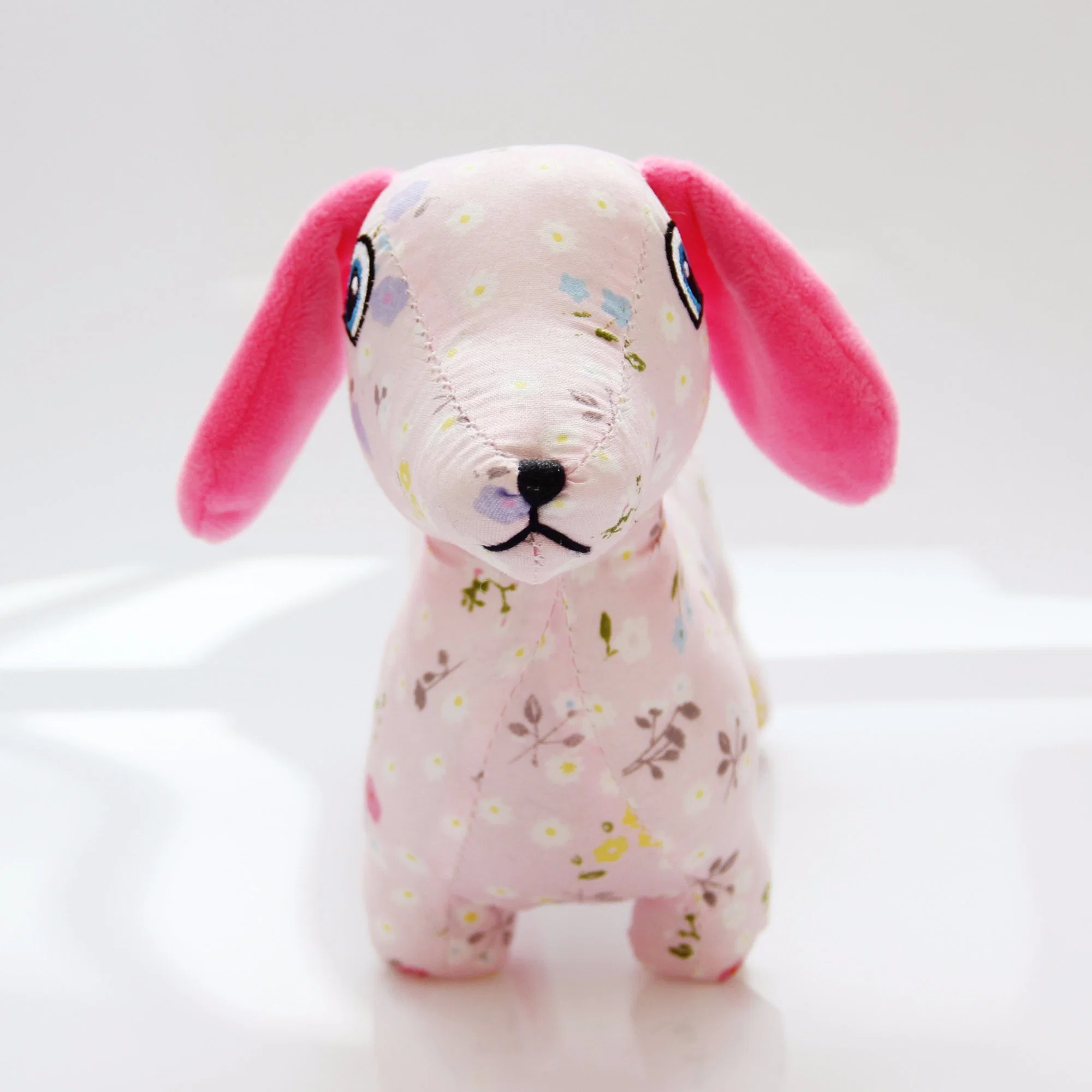 Custom Fashion Lovely Plush Stuffed Dog Toys Lovely Pink and White