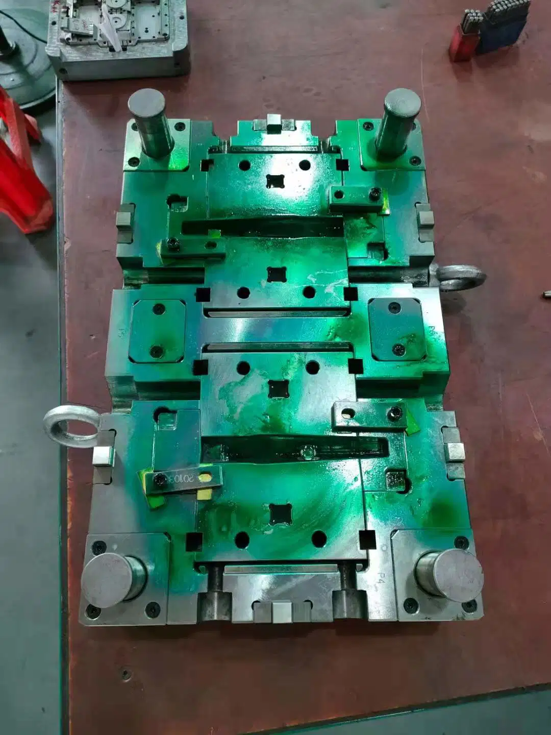 OEM Multi-Cavity Plastic Parts Mold for Car Injection Molding