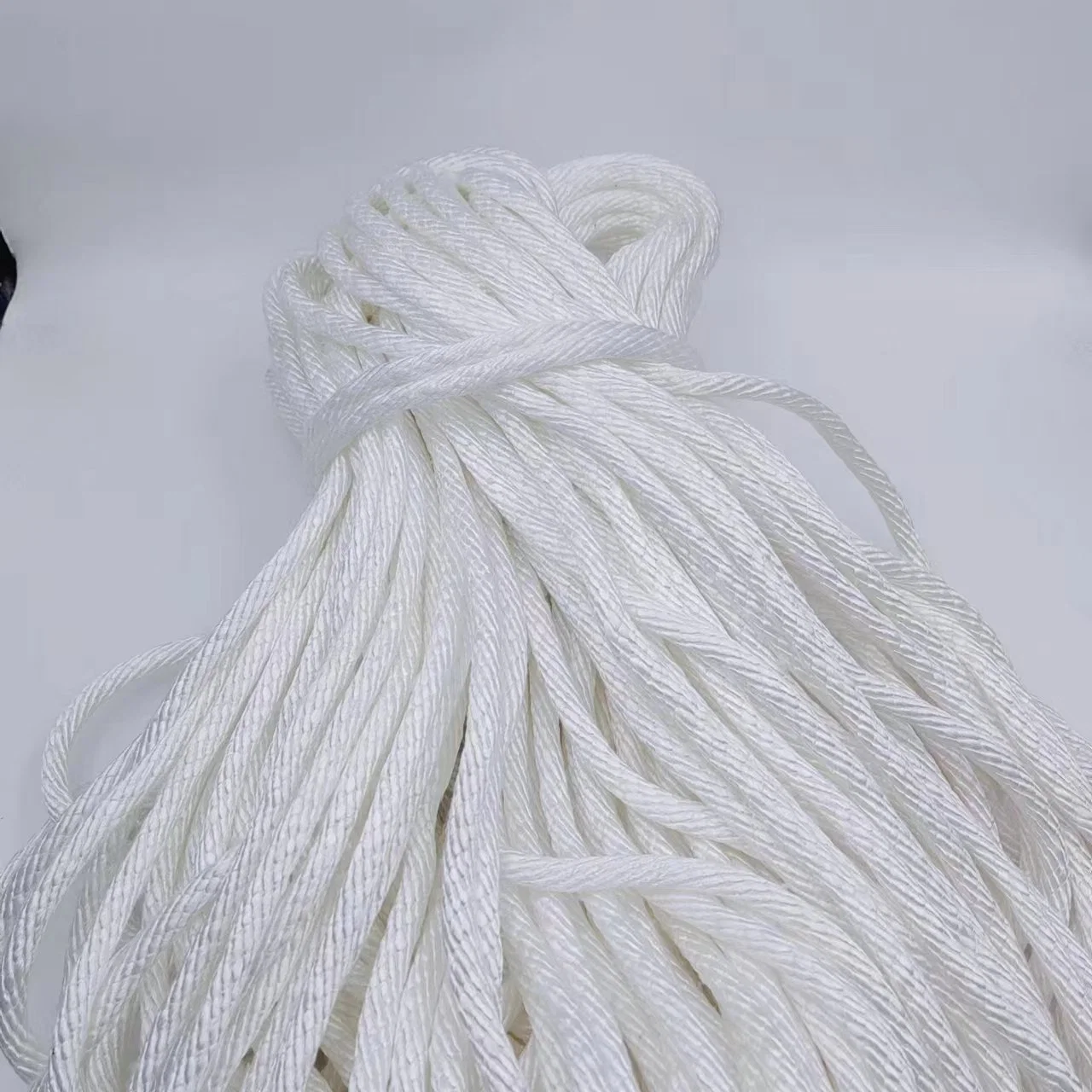 Production of 10mm White Ultra-High Molecular Weight High-Strength Wear-Resistant Rope