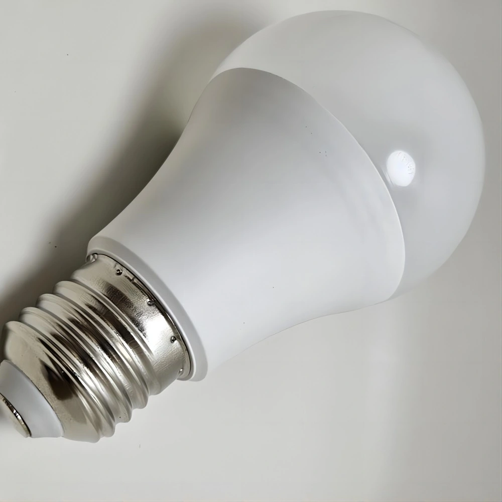 E27 or B22 Base LED Bulb Energy Saving Bulb