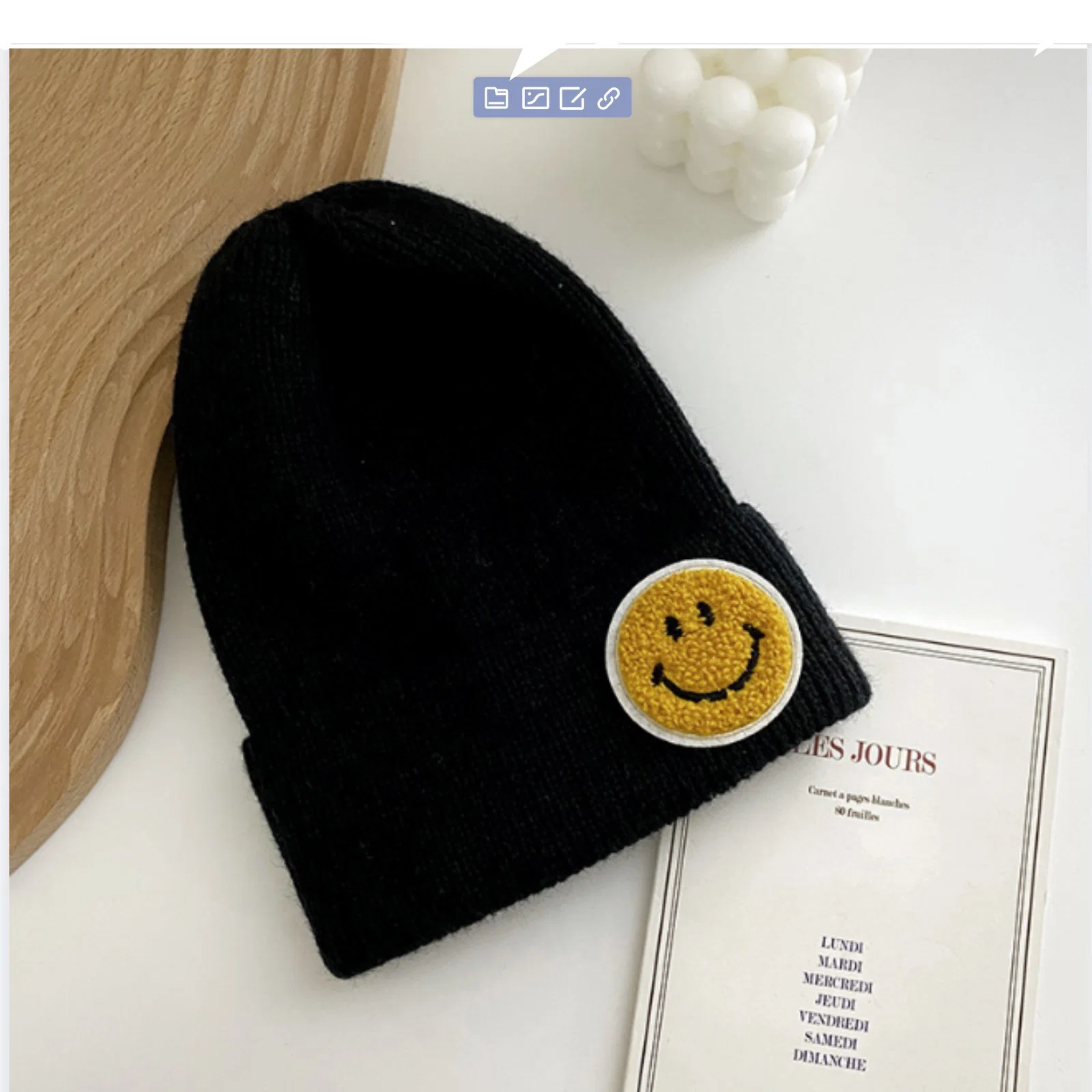 Hot Sale Winter Warm Knitted Toque Candy Colors Cuffed Plain Dyed Beanie Hat with Smiley Face